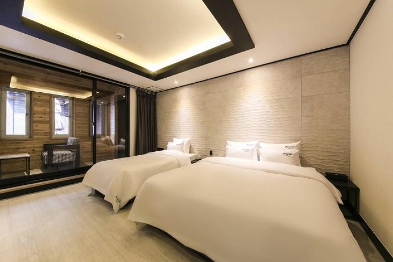 Almond Hotel