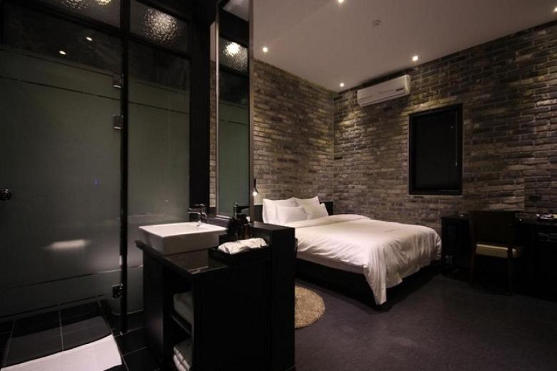 Almond Hotel