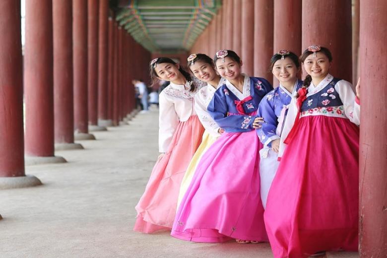Mặc đồ Hanbok