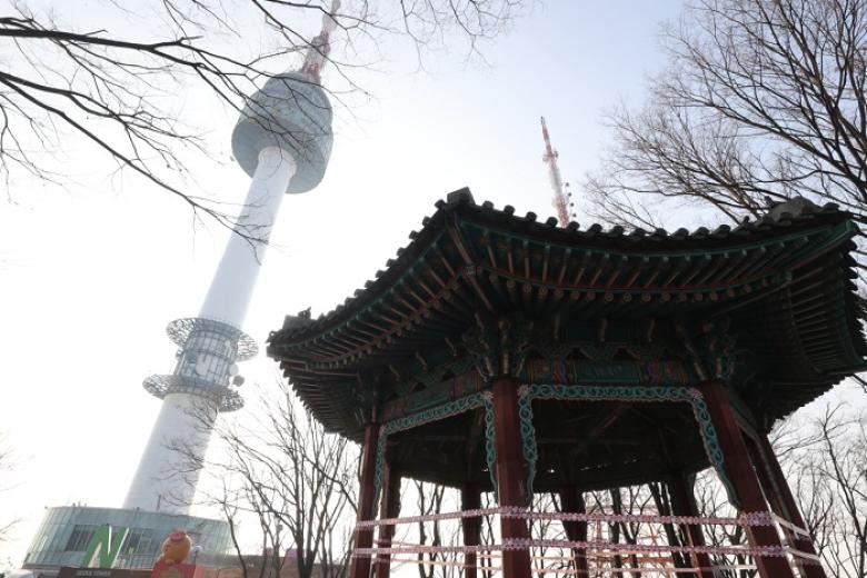 Tháp Nam San (N Seoul Tower)