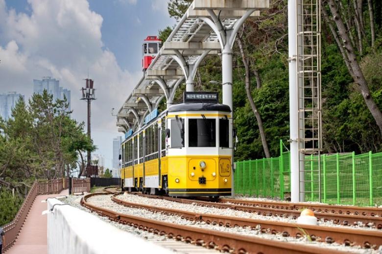 Trải nghiệm đi tàu điện ven biển Haeundae