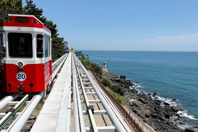 Trải nghiệm đi tàu điện ven biển Haeundae