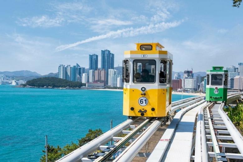 Trải nghiệm đi tàu điện ven biển Haeundae