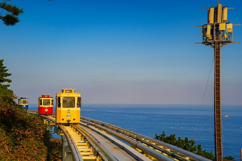 Trải nghiệm đi tàu điện ven biển Haeundae