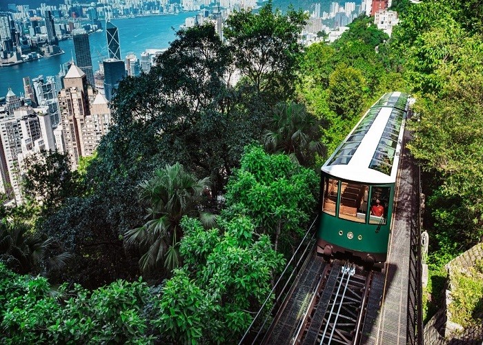Đi tàu Peak Tram đến với đỉnh Sky Terrace 428