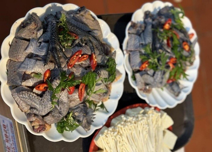 Gà đen Tủa Chùa