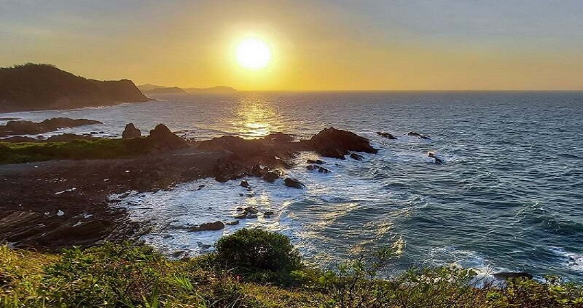 Bình Minh trên bãi Móng Rồng Bình Minh trên bãi Móng Rồng