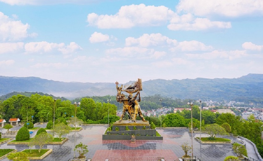 Tượng đài chiến thắng Điện Biên Phủ