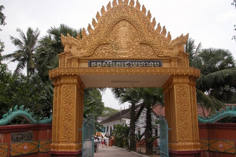 Chùa Dơi