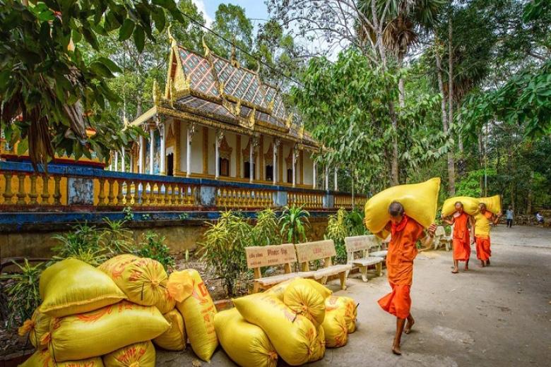 Chùa Dơi