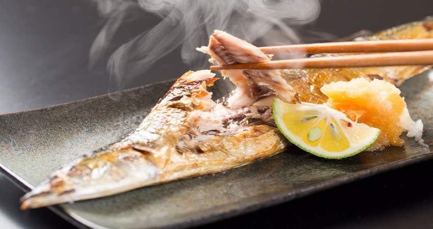 Cá thu đao Sanma nướng muối