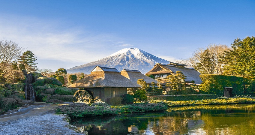 Làng văn hóa Oshino Hakkai