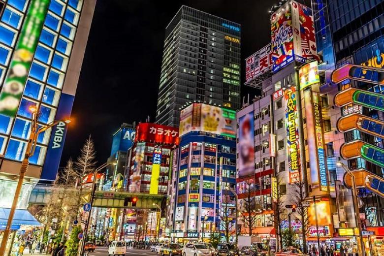 Tự do mua sắm ở khu phố điện tử Akihabara