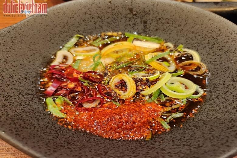 Khách dùng bữa