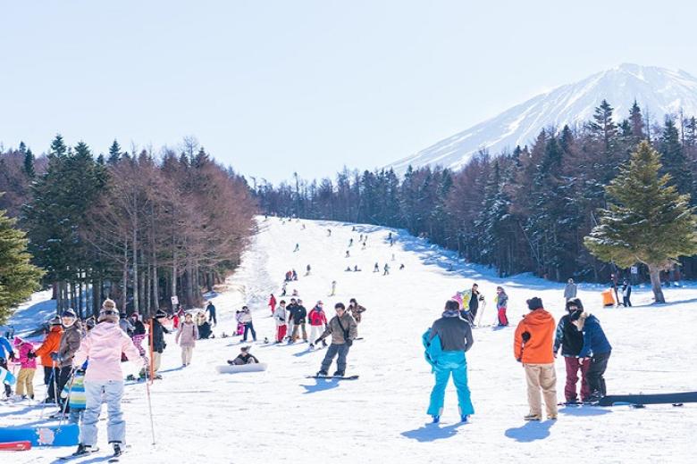 Vui chơi tại khu trượt tuyết Fujiten Snow Resort