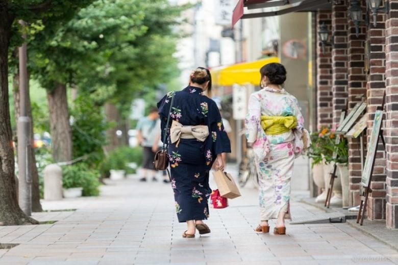 Mặc đồ Yukata