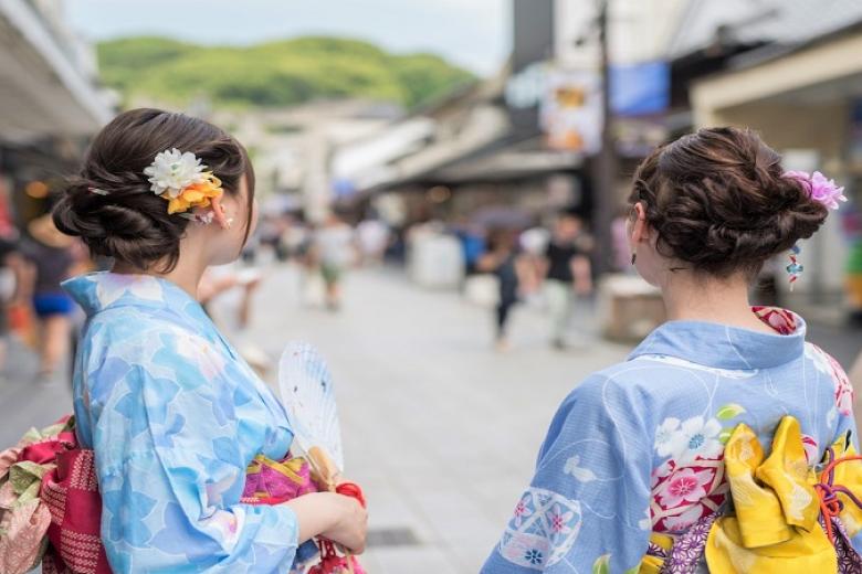 Mặc đồ Yukata