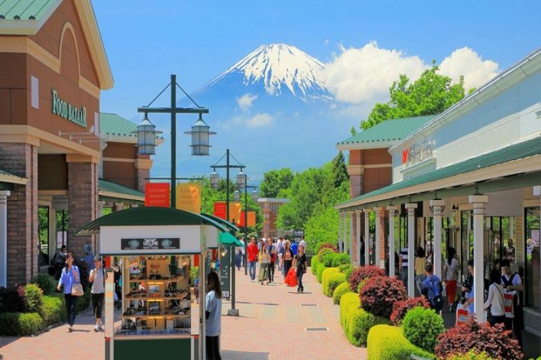 Mua sắm tại khu Premium Outlet Gotemba