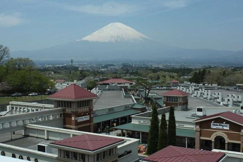Mua sắm tại khu Premium Outlet Gotemba