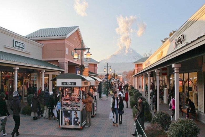 Mua sắm tại khu Premium Outlet Gotemba
