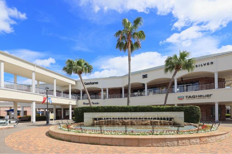 Tự do mua sắm tại Rinku Premium Outlet