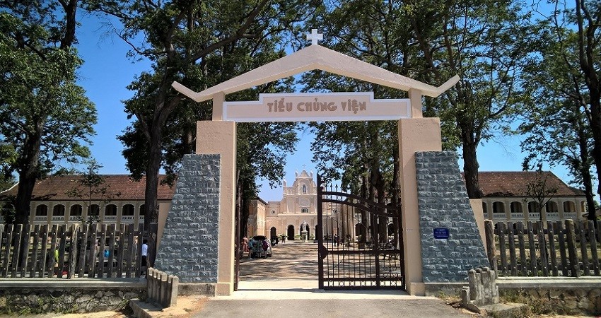 Nhà thờ Làng Sông 