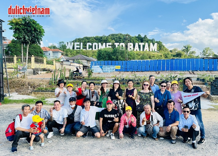 đoàn khách đi tour liên tuyến 3 quốc gia