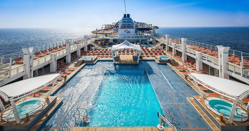 Hồ bơi vô cực của du thuyền Genting Dream