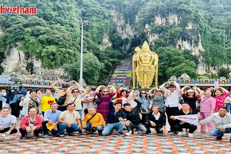 Khách chụp ảnh lưu niệm