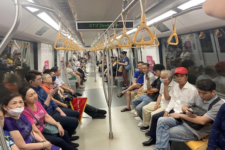 Khách chụp ảnh lưu niệm