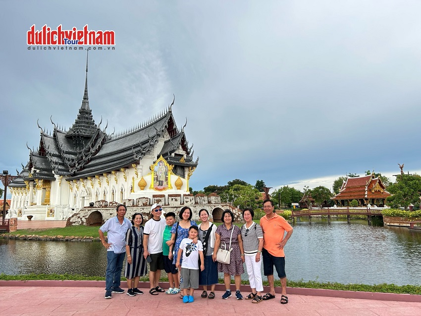 Đoàn khách tham quan trải nghiệm Thái Lan