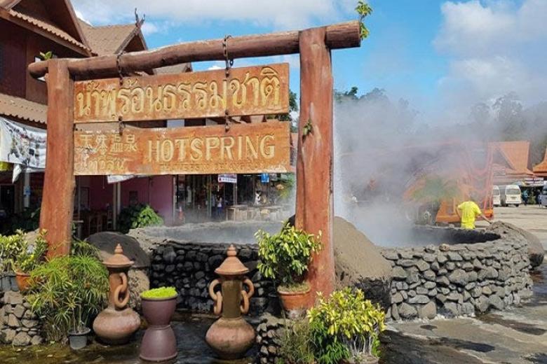 Suối khoáng nóng Mae Khachan