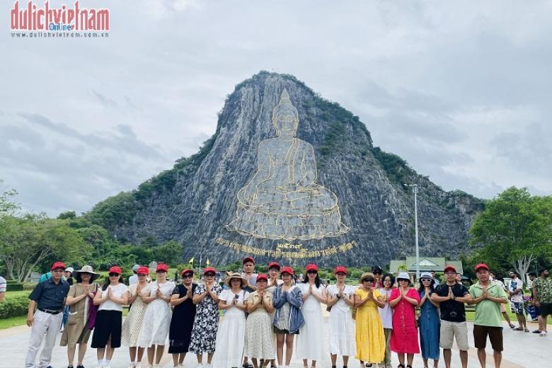 Khách chụp ảnh kỷ niệm