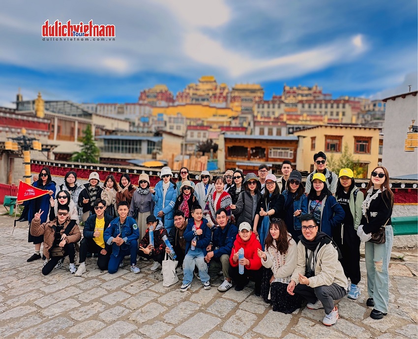 Đoàn khách tham quan Đại Lý - Lệ Giang