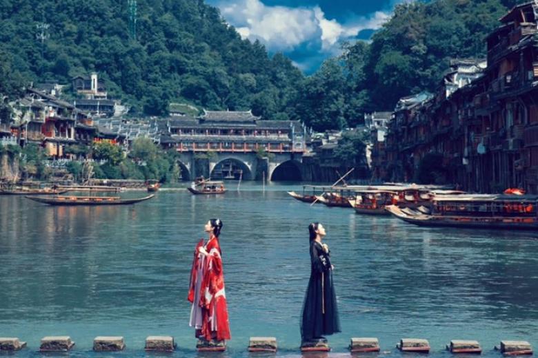 Phượng Hoàng Cổ Trấn