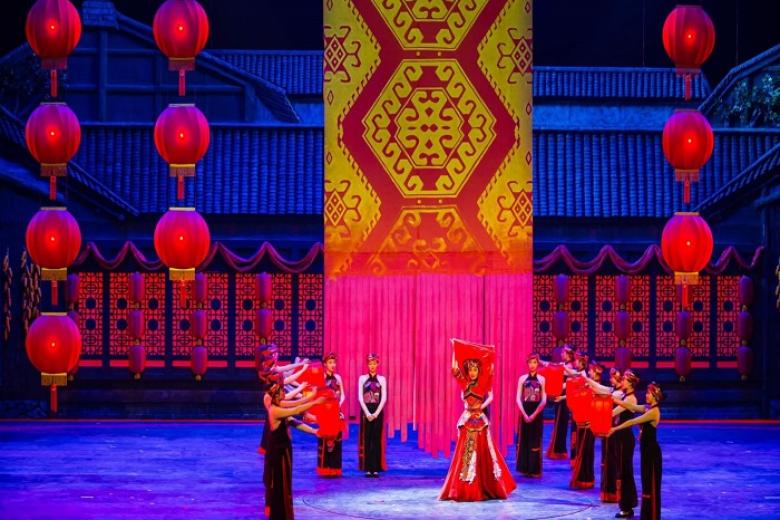 Show Rạng rỡ Tương Tây