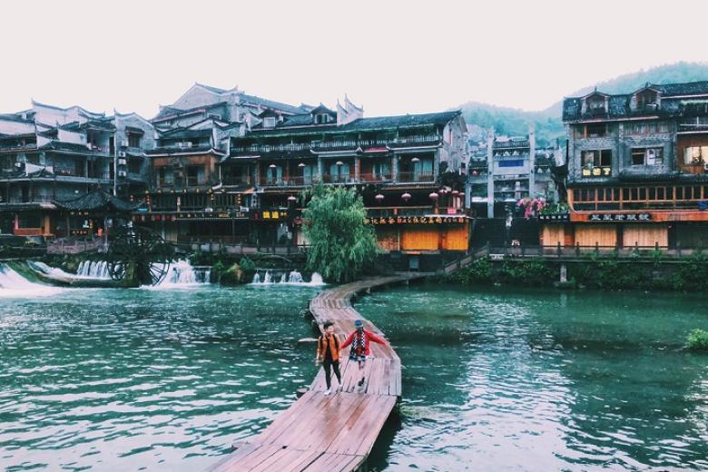 Phượng Hoàng Cổ Trấn