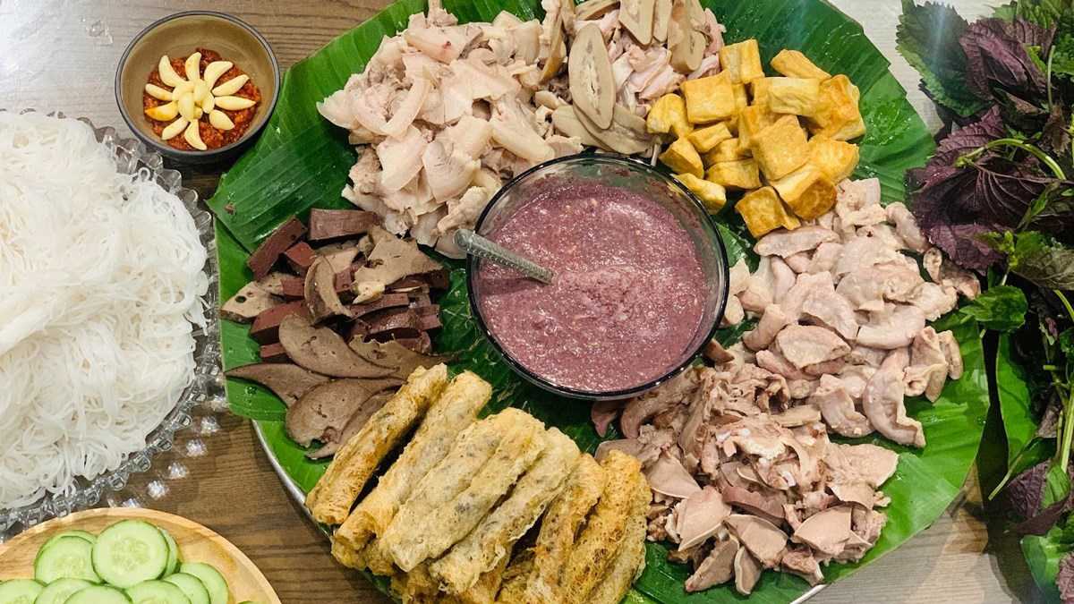 Bún đậu mắm tôm Hà Nội với hương vị đặc biệt sẽ khiến các du khách thích mê