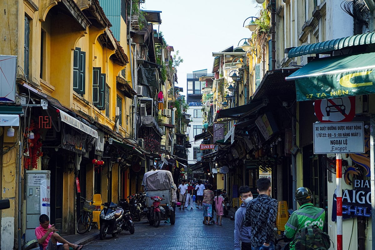 Phố Cổ Hà Nội - tấp nập, cổ kính và đầy hoài niệm