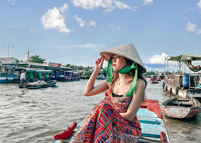 lênh đênh trong tour du lịch Cần Thơ
