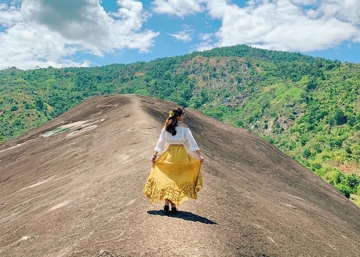 đá vôi mẹ trong tour du lịch Buôn Mê Thuột