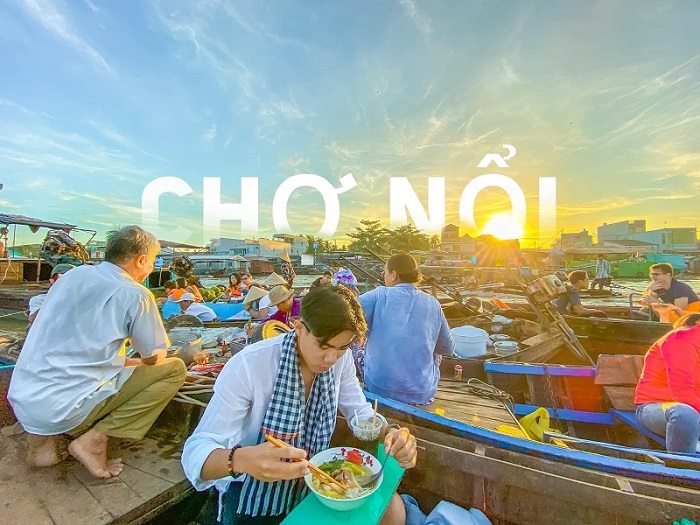 Đi chợ nổi trong tour du lịch Cần Thơ
