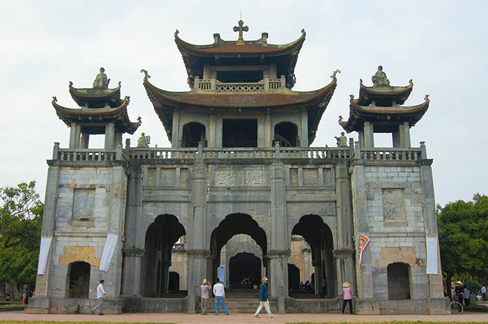 Tour du lịch Ninh Bình - Kiến trúc nhà thờ này giống đình chùa Việt Nam