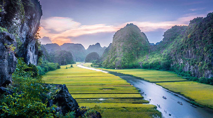Tour du lịch Ninh Bình - Những dãy núi đá vôi tại Ninh Bình