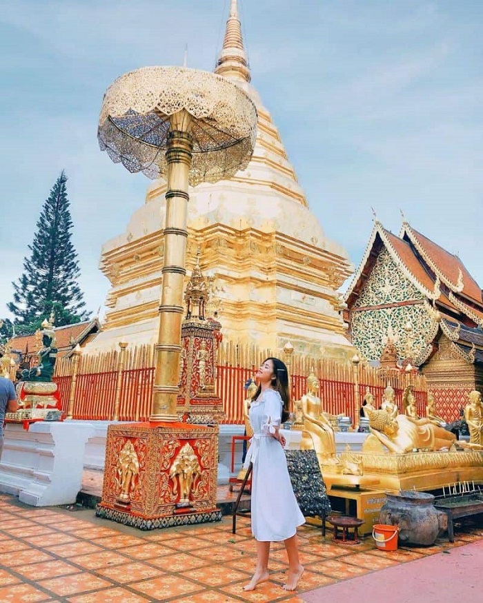 thăm ngôi đền linh thiêng trong tour du lịch Thái Lan