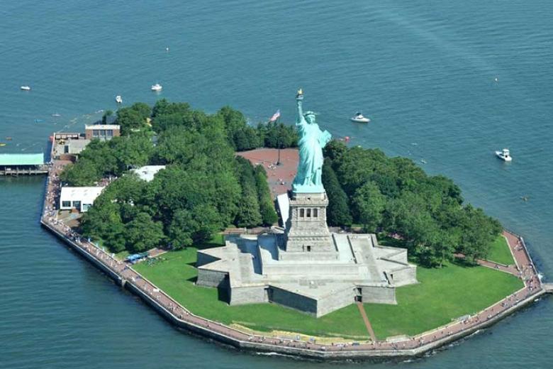 Du thuyền tham quan Tượng Nữ Thần Tự Do