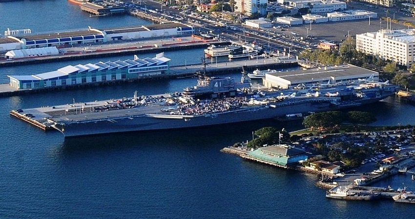 Tàu sân bay USS Midway