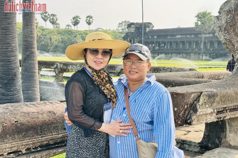 Khách chụp ảnh lưu niệm