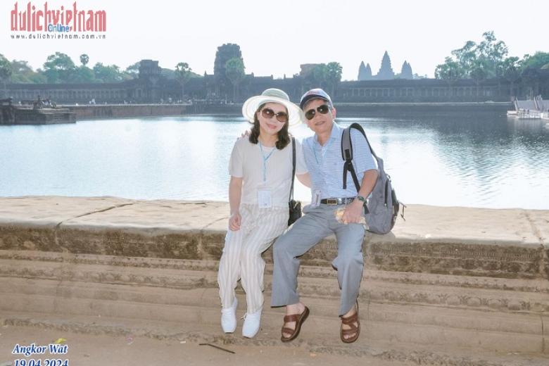 Khách chụp ảnh lưu niệm