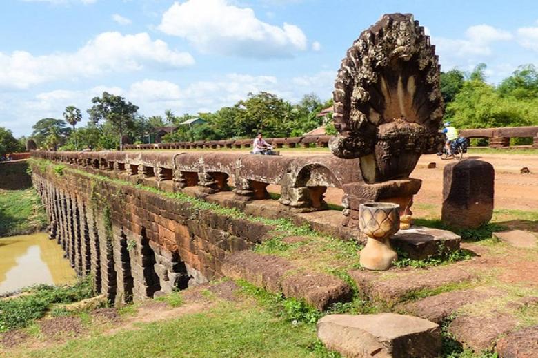 Cầu Rồng nghìn năm tuổi (Cầu Kompong Kdei)